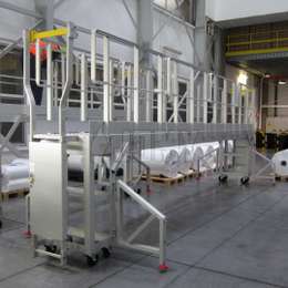 Mobile walkway platform mounted on wheels Mobile walkway platform with access ladder and mounted on wheels.